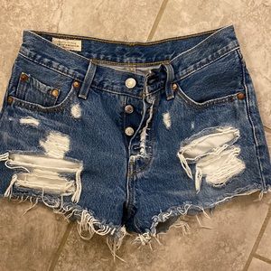 501 Levi shorts size 25